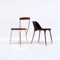 <a href=https://www.galeriegosserez.com/gosserez/artistes/loellmann-valentin.html>Valentin Loellmann </a> - Brass - Black Chair with Closed Back